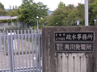 (Ŕ)