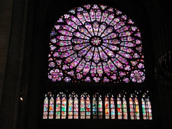 ノートルダムのステンドグラス ノートルダムのステンドグラス